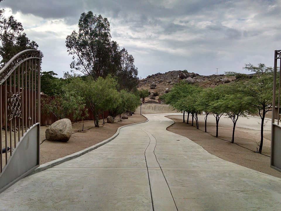 1st image of 33865 Dutton Ln