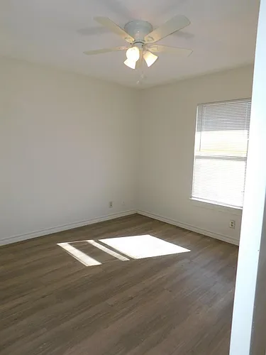 1002 Southwalk St Photo 1
