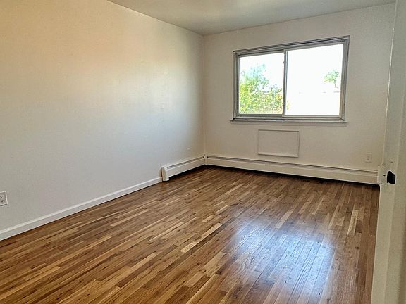 3rd image of 1022 Throggmorton Ave #4