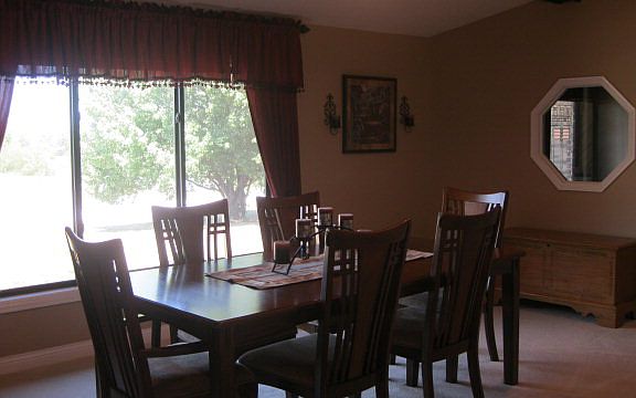 4th image of 3018 Bradley Dr