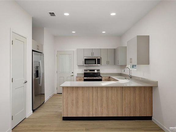 4th image of 804 N Clarence Ave Unit 2