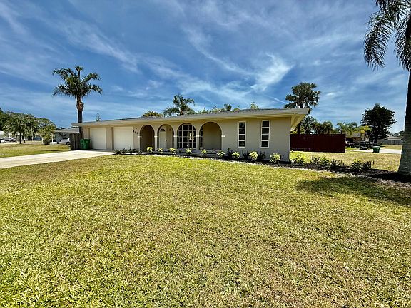 2nd image of 601 SW Ivanhoe Drive