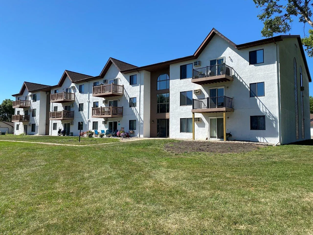 Heritage Apartments — Photo 1