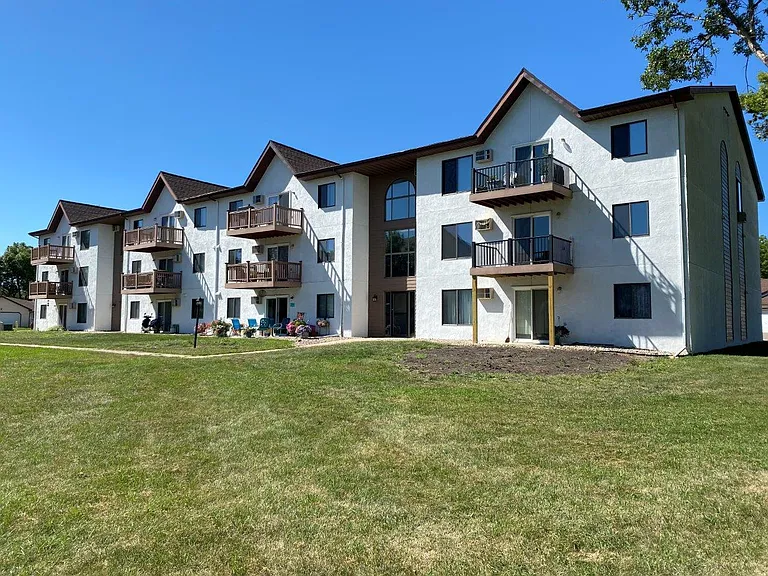 Heritage Apartments — Photo 1