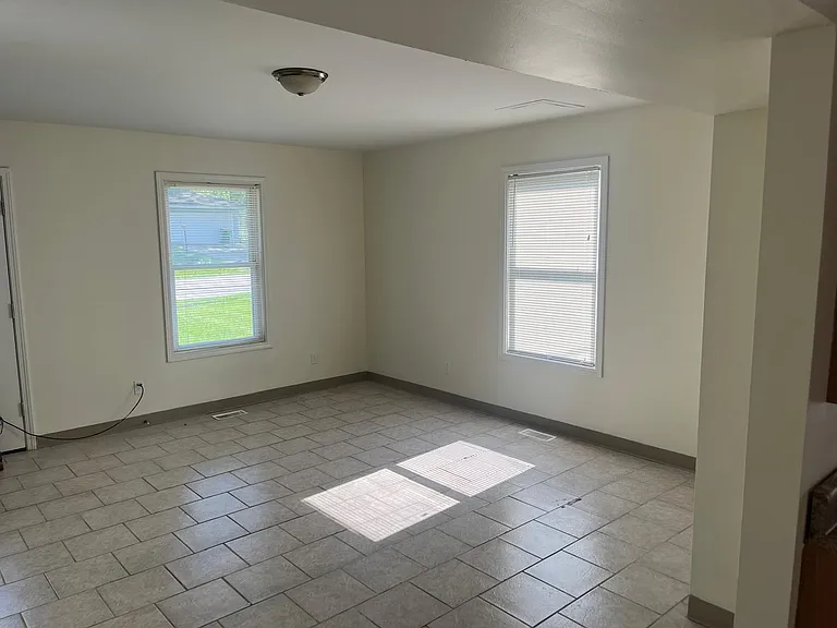 324 W Elting St — Photo 12