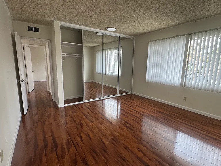 244 S El Molino Ave — Photo 34