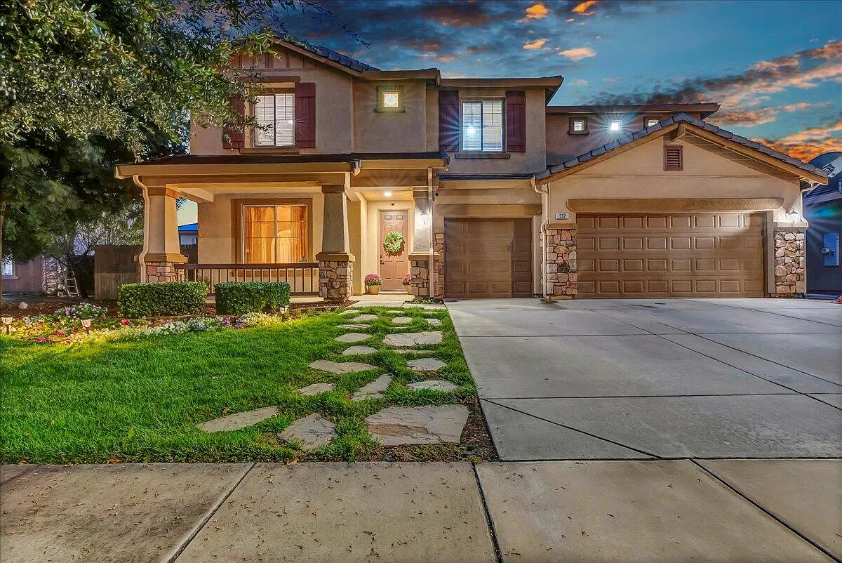 312 Martin Street photo 1