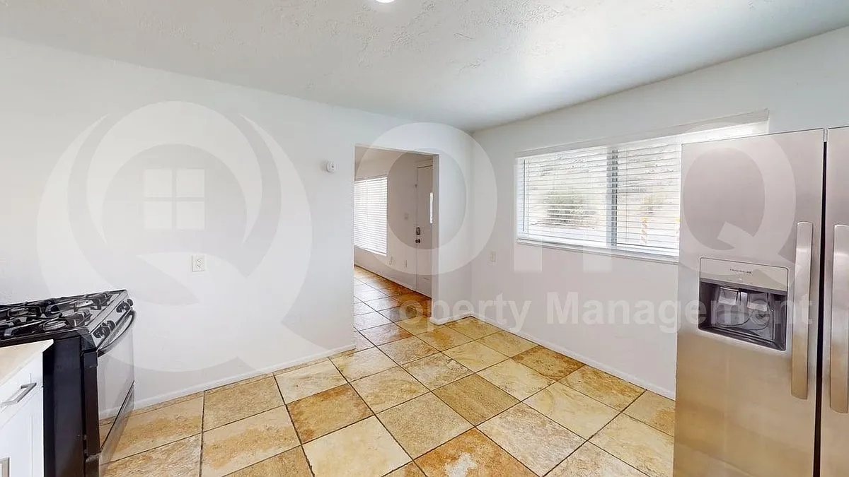 2 bed, 1.0 bath, 900 sqft, $1,200 — Photo 3