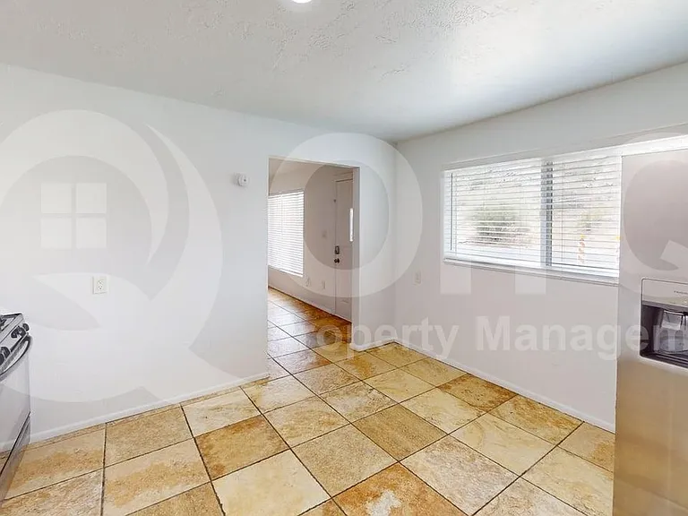 9803 N 7th Ave — Photo 3
