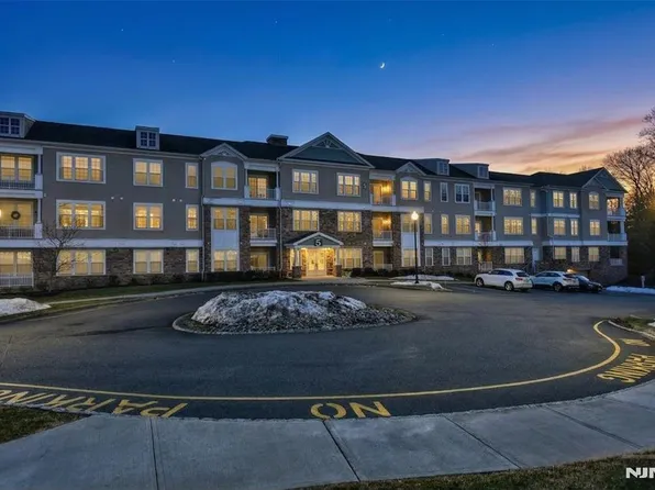 5208 Veterans Dr, Wharton, NJ 07885