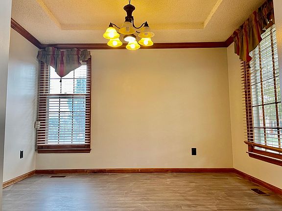 4th image of 10202 Longwood Ave