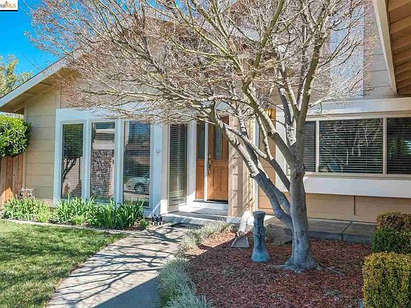 2nd image of 2386 Peachtree Cir