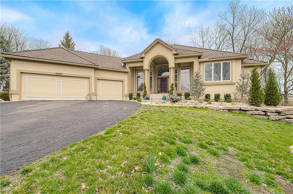 16897 Meadow Ln, Village Of Loch Lloyd, MO 64012 MLS 2476925 Zillow