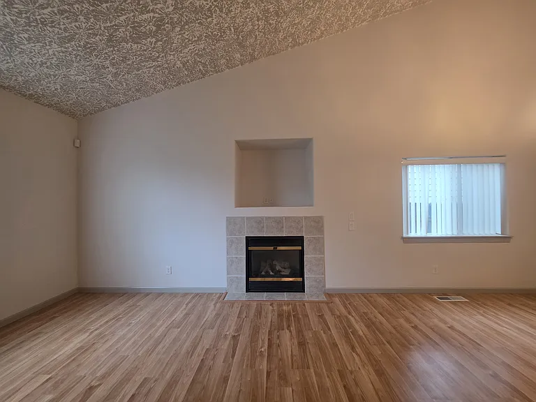 4373 Hearth St NE — Photo 10