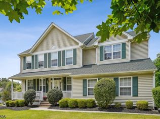 15 Country Meadows Ln, Boonton, NJ 07005
