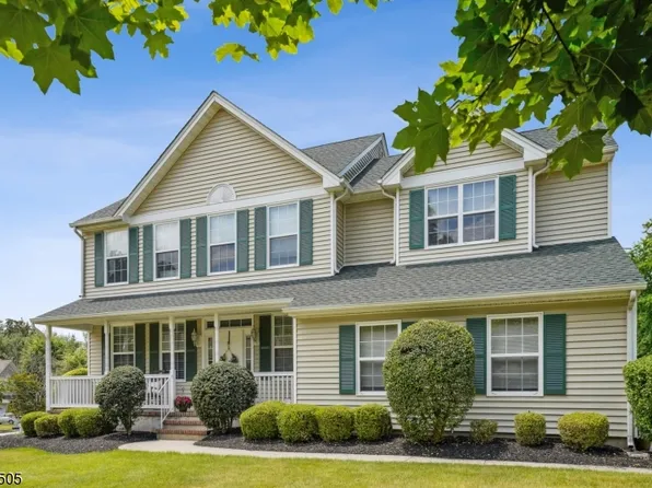 15 Country Meadows Ln, Boonton Town, NJ 07005