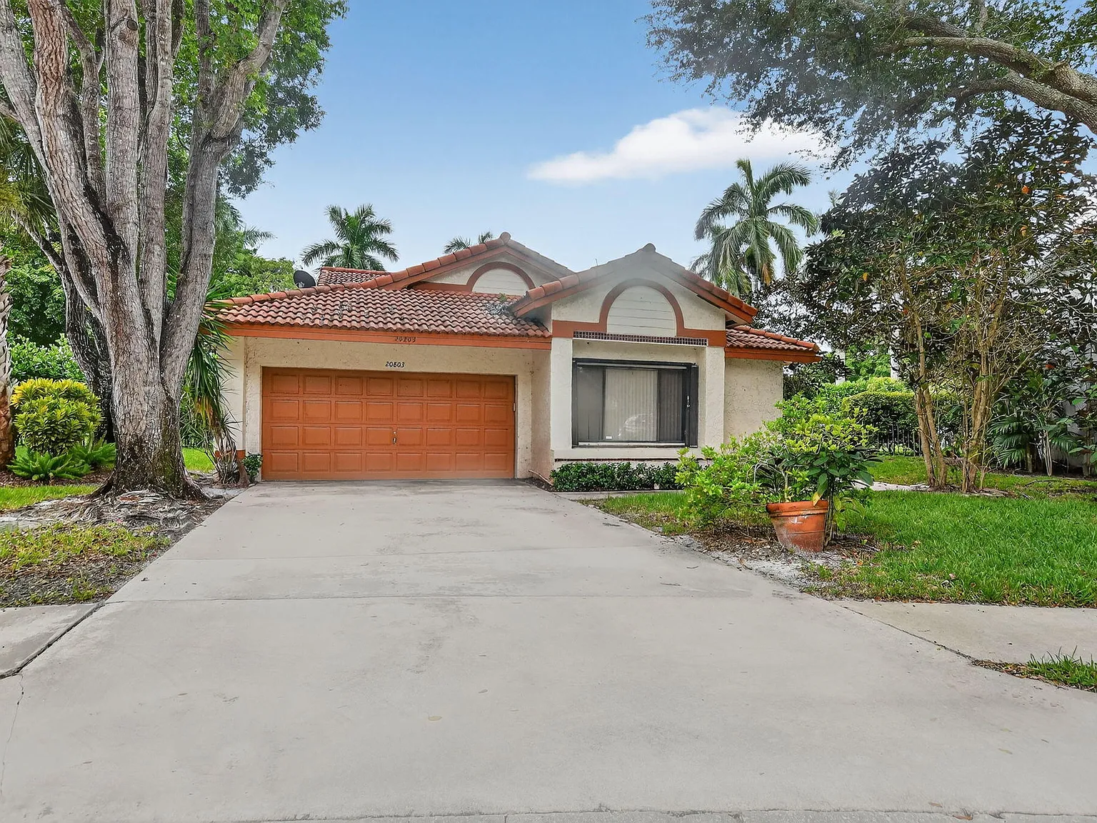 4 bed, 3.0 bath, 2378 sqft, $5,500 — Photo 3
