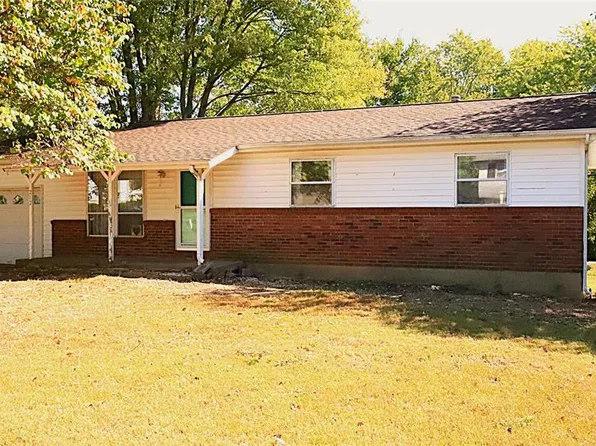 212 E Hillside Dr, Farmington, MO 63640