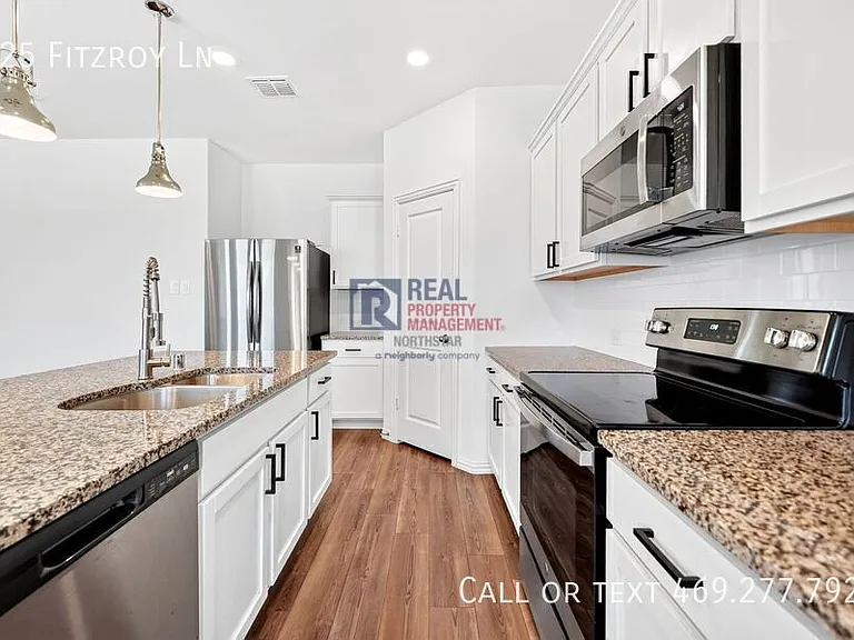 625 Fitzroy Ln — Photo 14