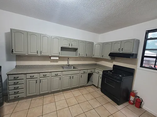 1067 Bond St #2 Photo 1