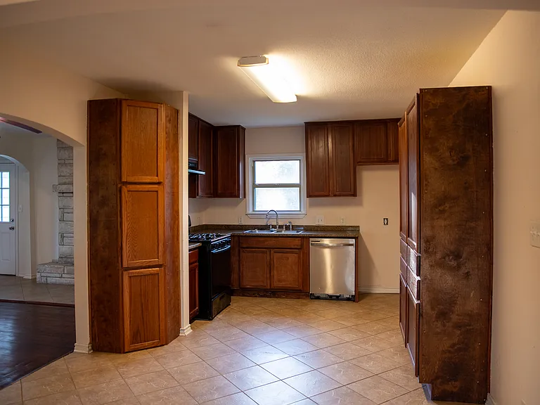 3000 Glen Rae St — Photo 7