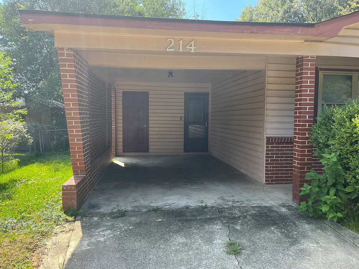 Building Photo - 214 Palomino Ln