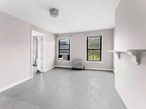 5th image of 211 Monroe St