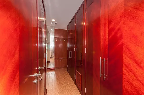 Sold by R New York | media 19