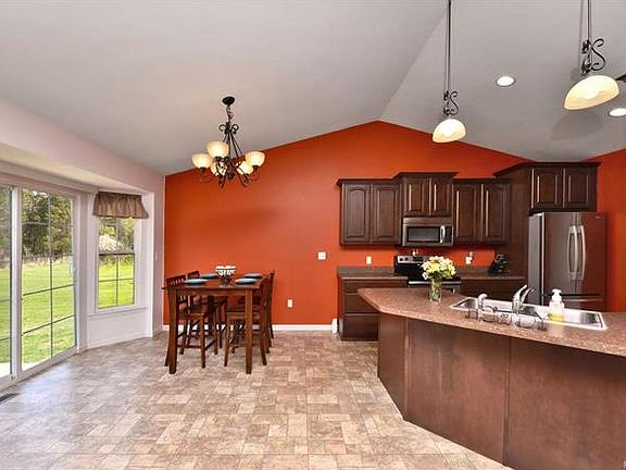 4th image of 1467 Saint Charles Dr