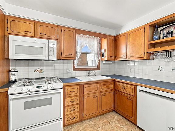 4th image of 242 Seneca Pl