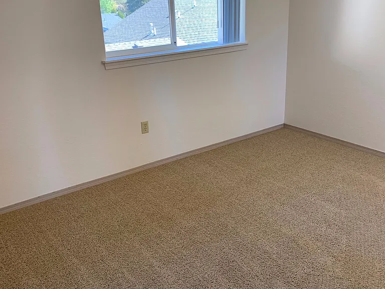 5075-5105 10th Ave NE — Photo 9