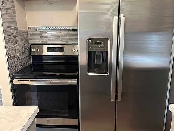 2nd image of 1033 W Cascade Ave