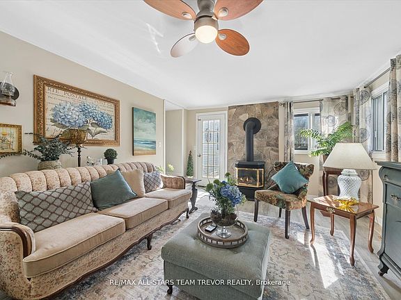 3rd image of 24082 Warden Ave