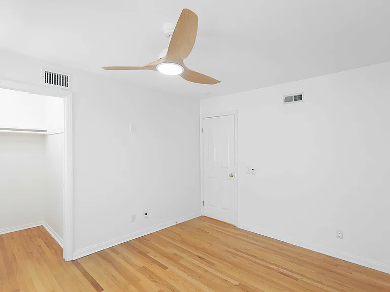 2025 E Balboa Blvd — Photo 17