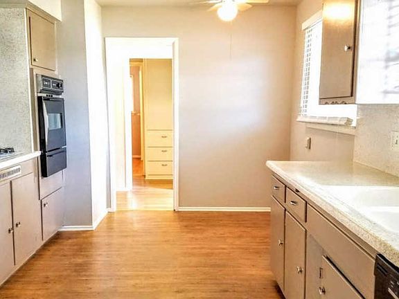 5th image of 1249 W Avenue J