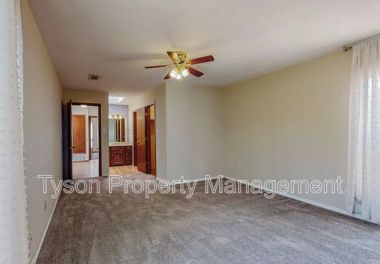 7305 Mayflower Rd NE — Photo 10