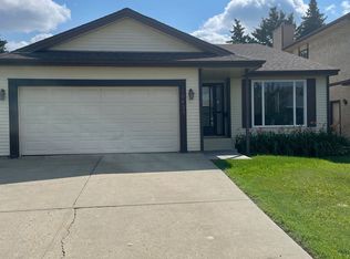 10423 40th Ave NW, Edmonton, AB T6J 6L1