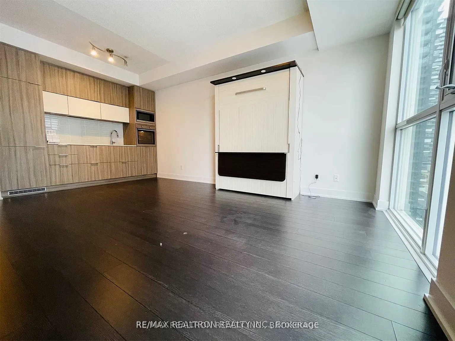 Studio, $2,100 — Photo 4