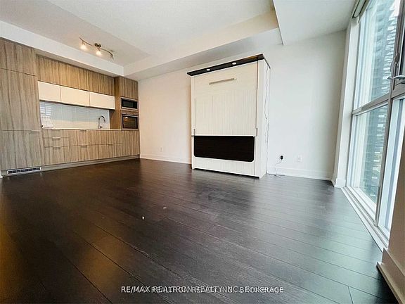 4th image of 318 Richmond St W #1710