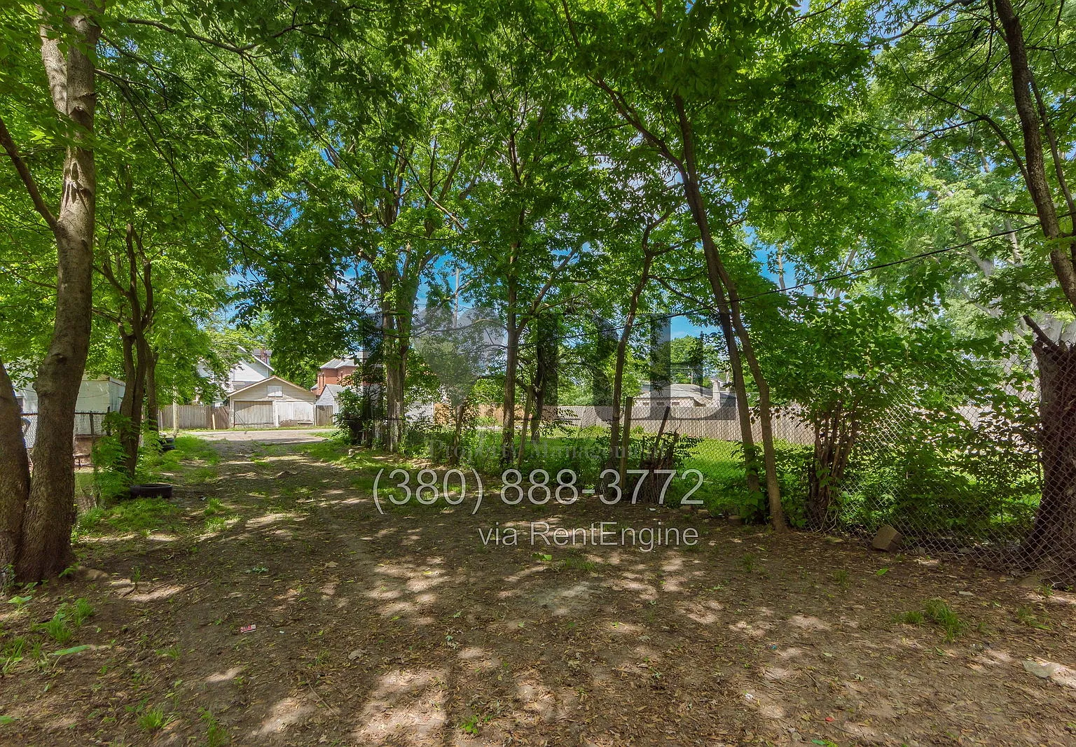 3 bed, 1.0 bath, 1176 sqft, $1,594 — Photo 3