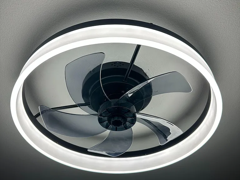Color changing STRONG quiet fan