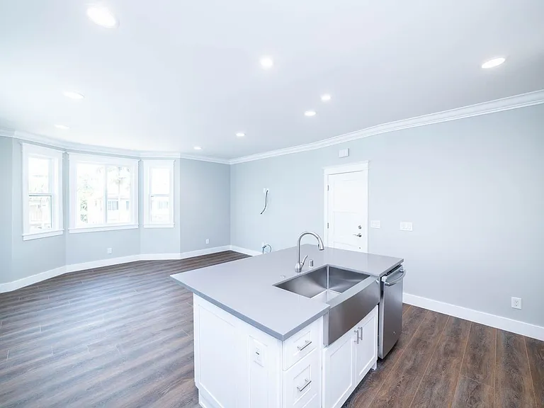 1610 E Ocean Blvd — Photo 4