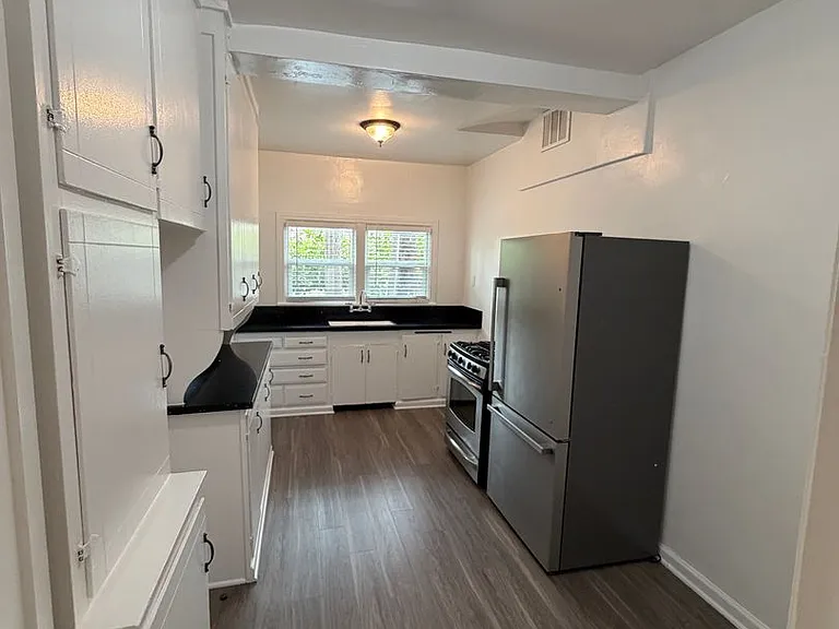 1447 Redondo Ave — Photo 15