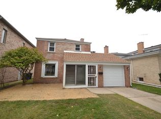 6738 NE Prairie Rd, Lincolnwood, IL 60712