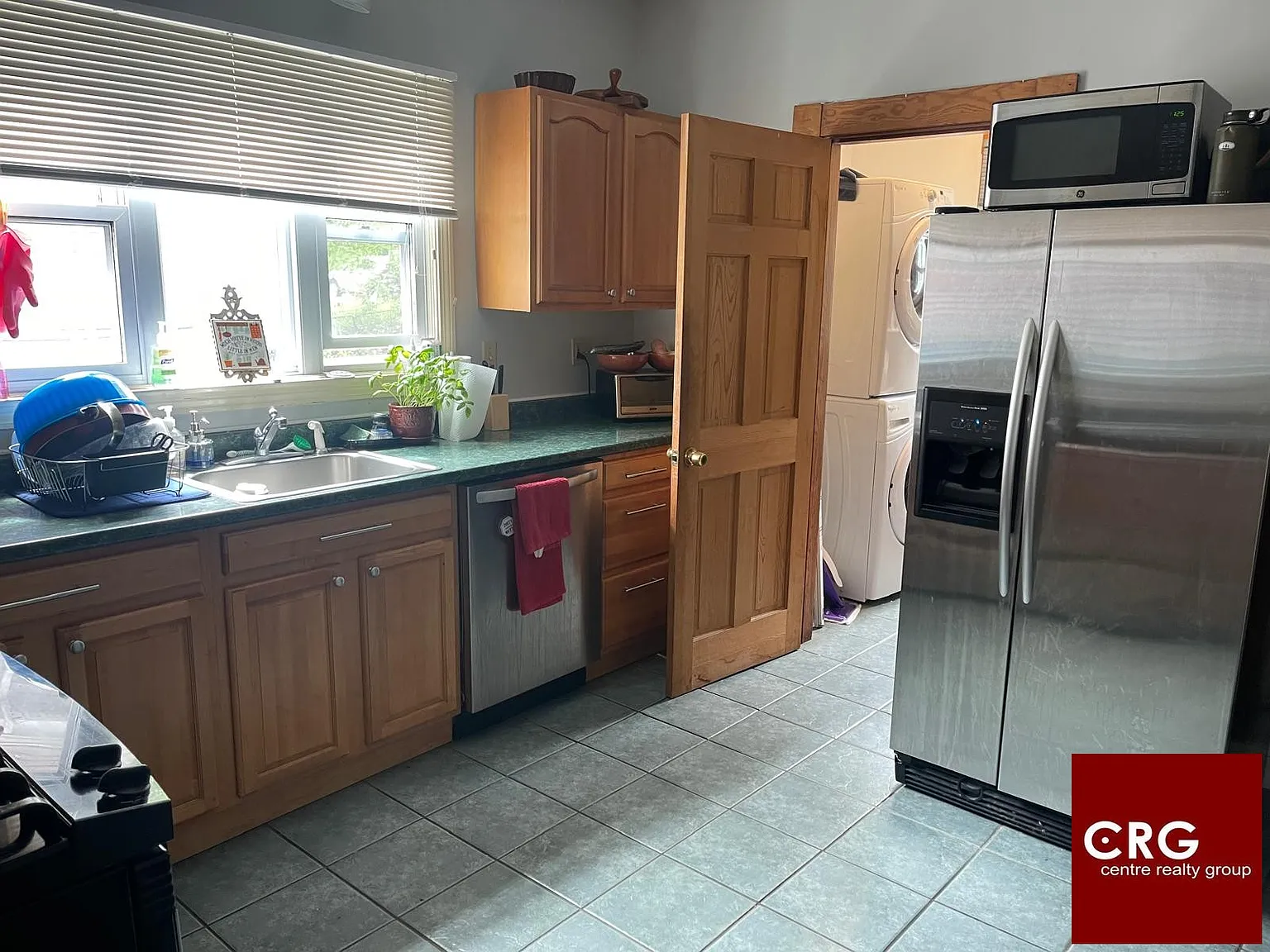 4 bed, 1.0 bath, 2050 sqft, $3,600 — Photo 3