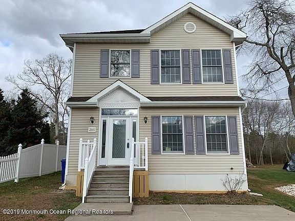 2nd image of 216 Arkansas Ave
