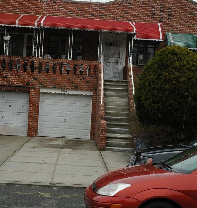 1st image of 1249 E 98th St