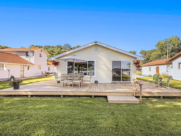 1548 E Lockwood Ct, Newaygo, MI 49337