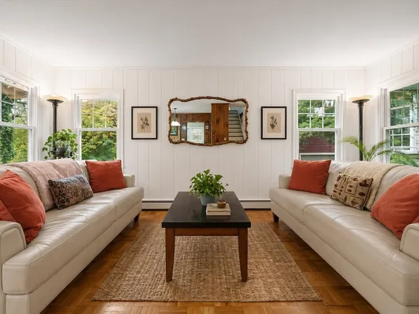 290 East St, Westwood, MA 02090