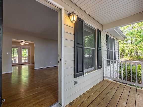 3rd image of 479 Fairlane Dr
